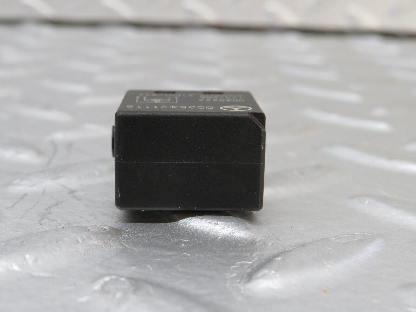 34872 Mercedes-Benz W210 320E Indicator Relay 0025421119
