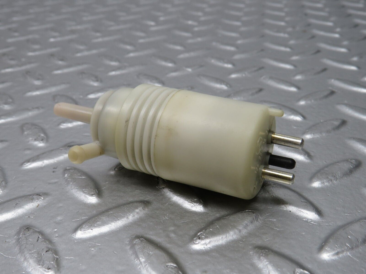 31619 Mercedes-Benz W201 190E Windscreen Washer Pump Hella 1248690421