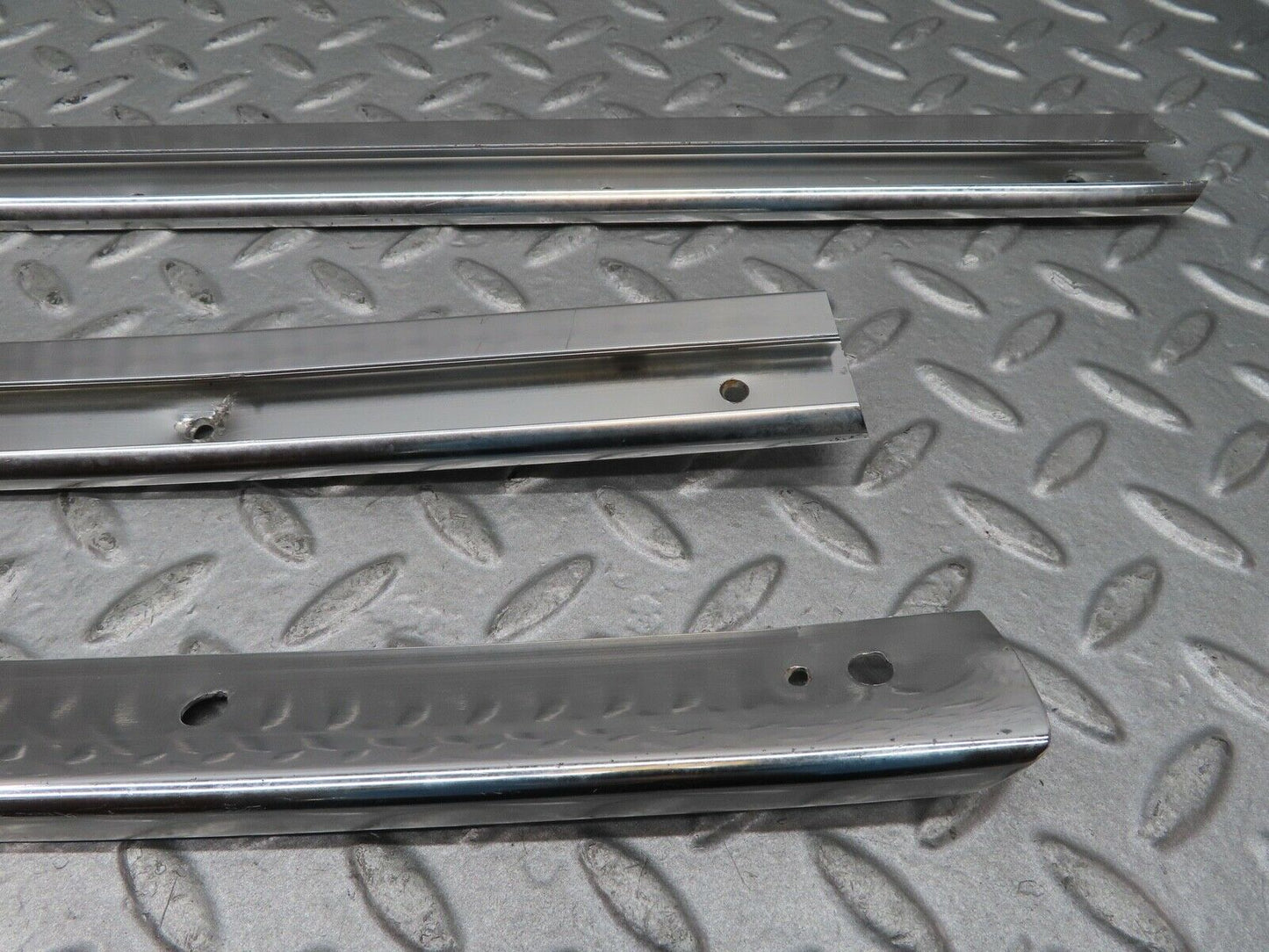 16759 Mercedes-Benz C107 380SLC Roof Chrome Moulding Trim Right Side