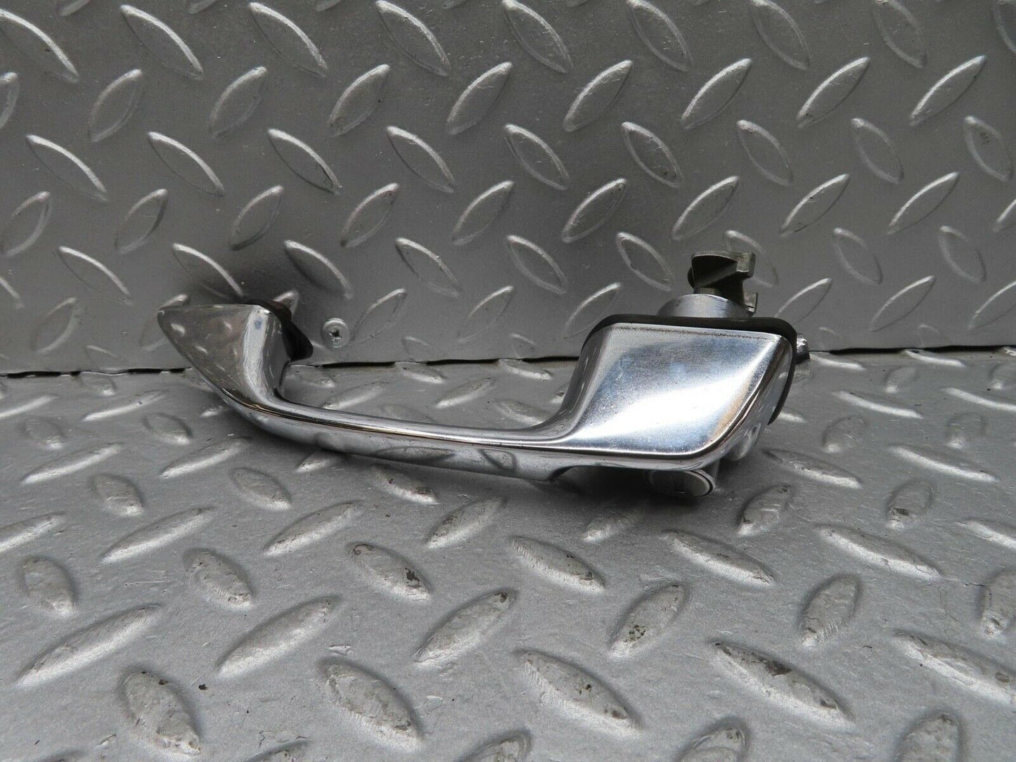 12456 Mercedes-Benz W108 Chrome Door Handle Front Left No key