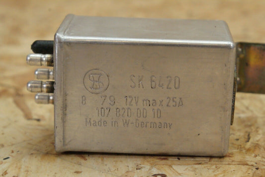 2299 Mercedes-Benz W123 280E Rear Heated Windscreen Relay 1078200010