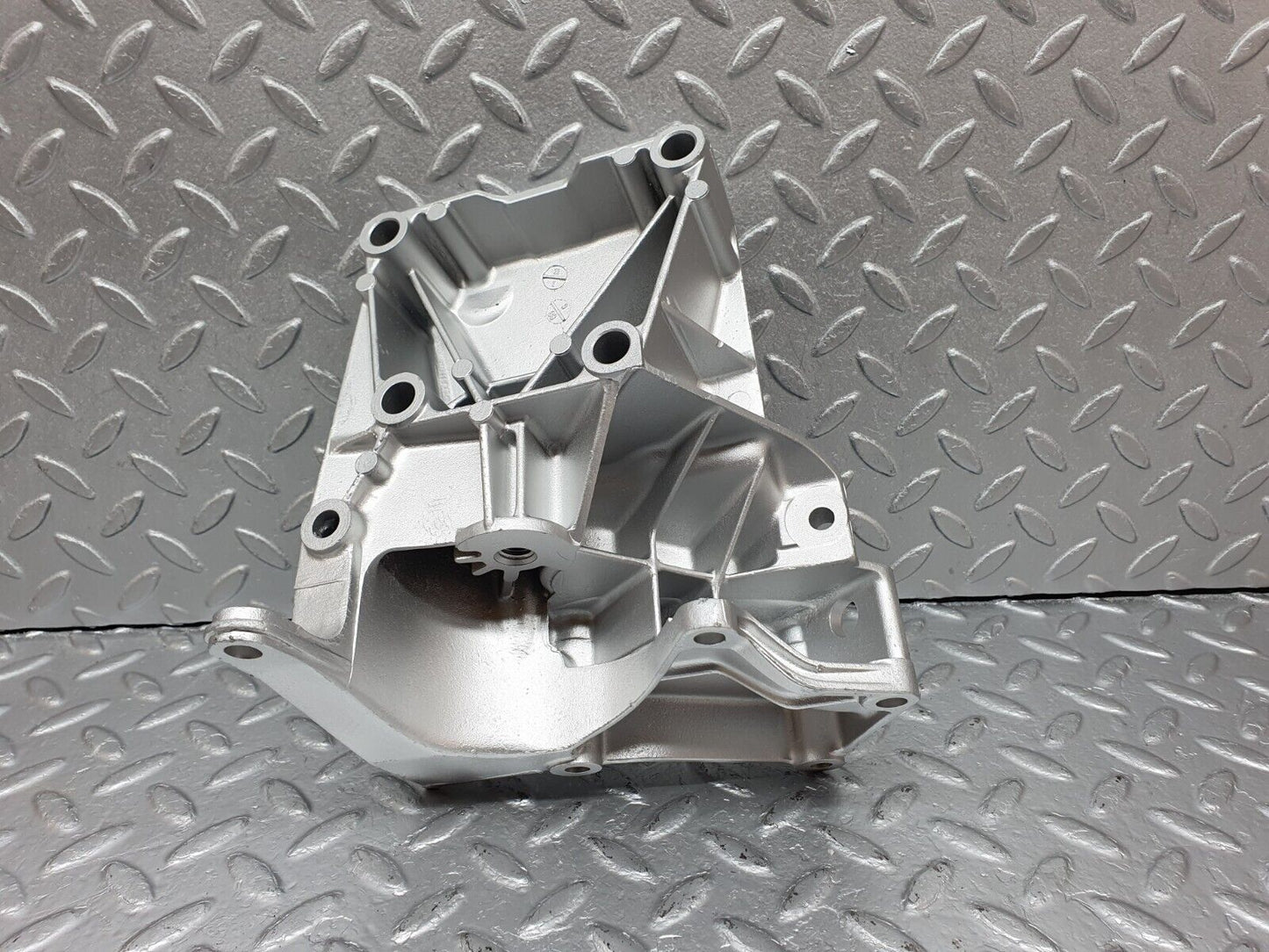 41431 Mercedes-Benz W124 200E Power Steering Pump Bracket 1022361030