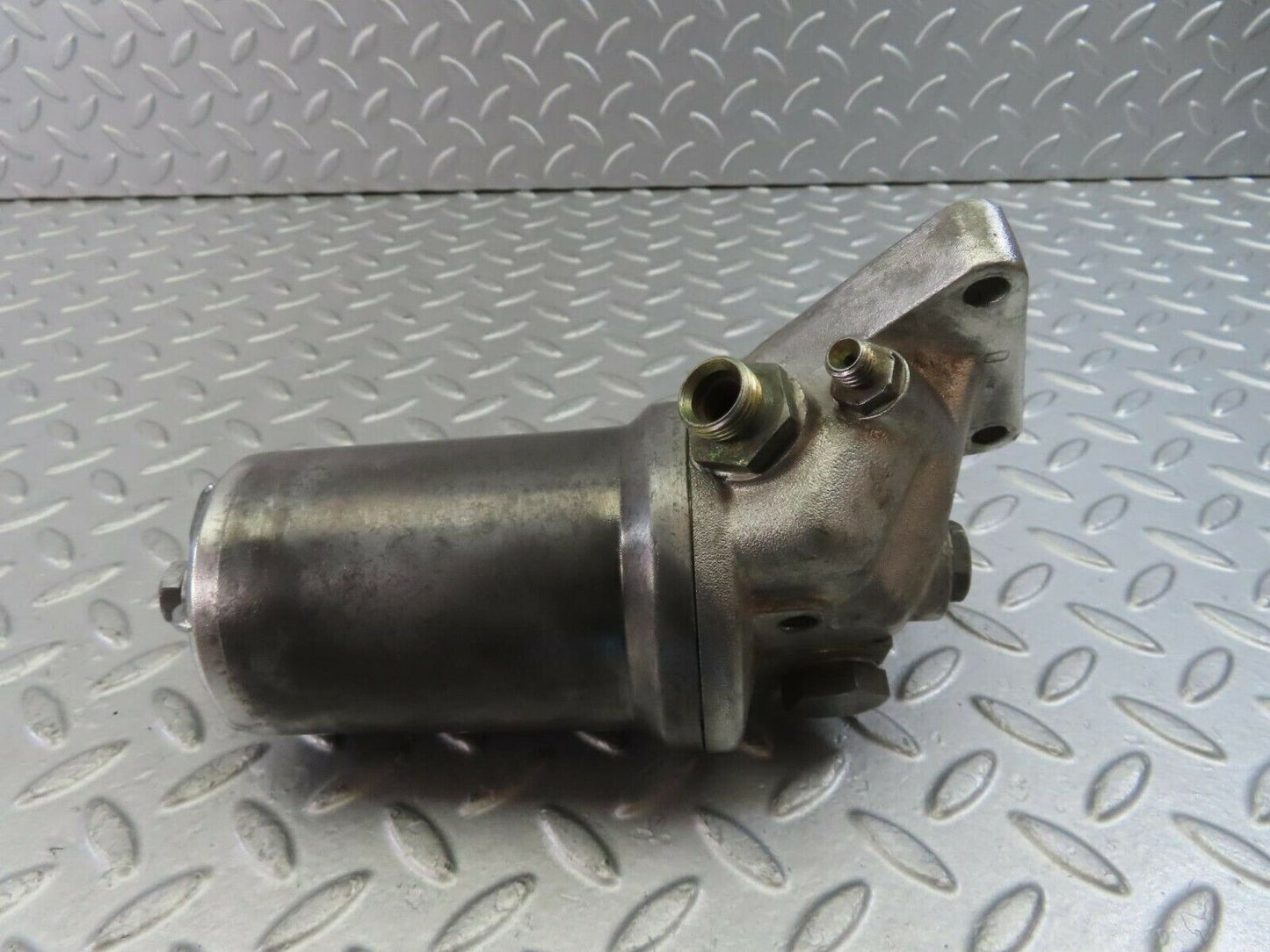 10172 Mercedes-Benz W111 280SE Oil Filter Housing