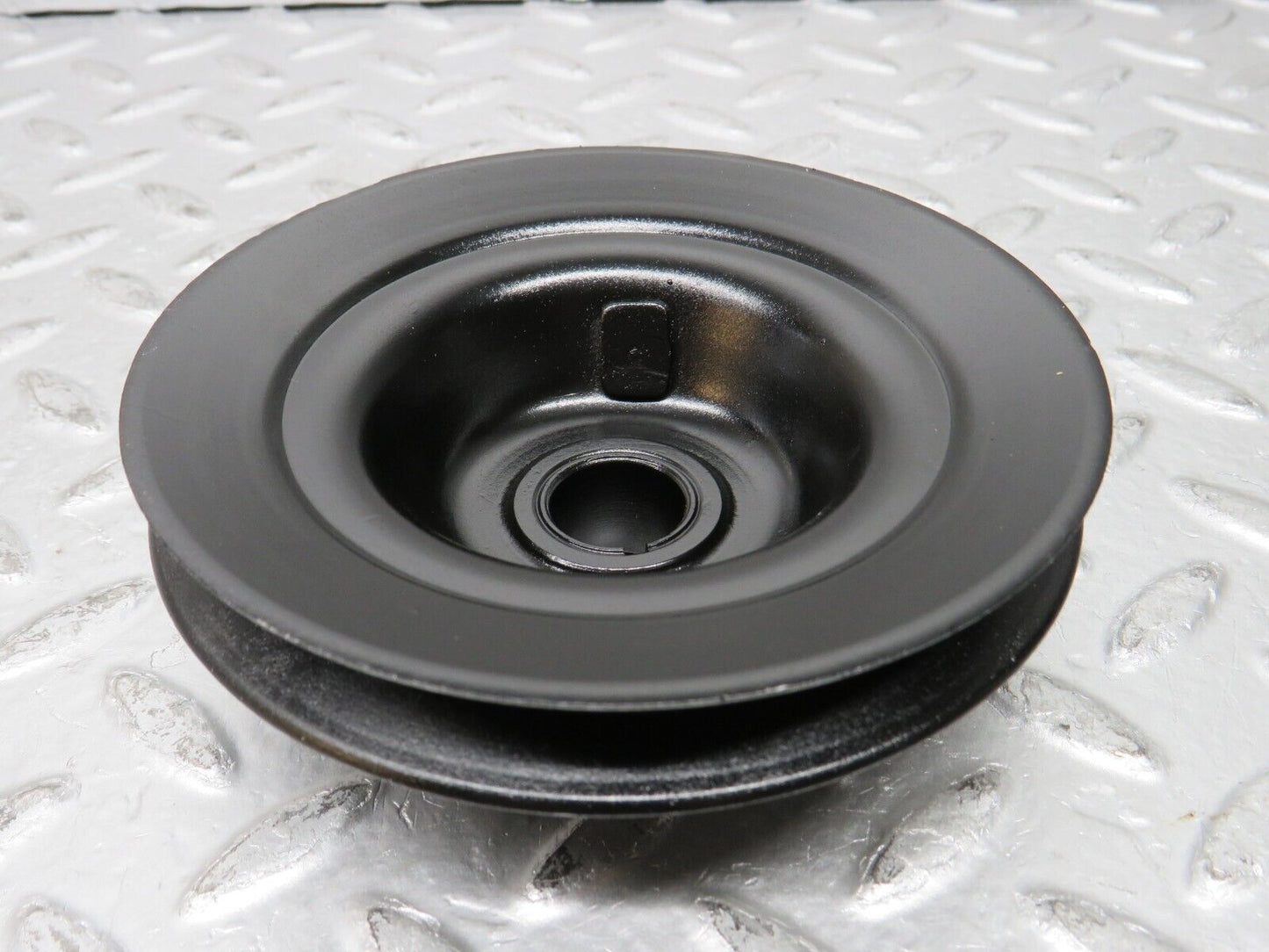 29881 Mercedes-Benz W123 230E Power Steering Pump Pulley 1022300015
