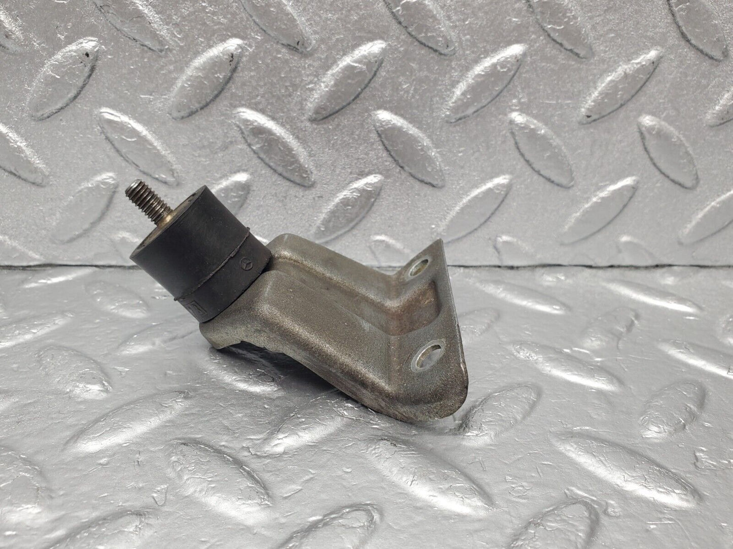 46712 Mercedes-Benz W123 280E Air Filter Housing Holder 3X