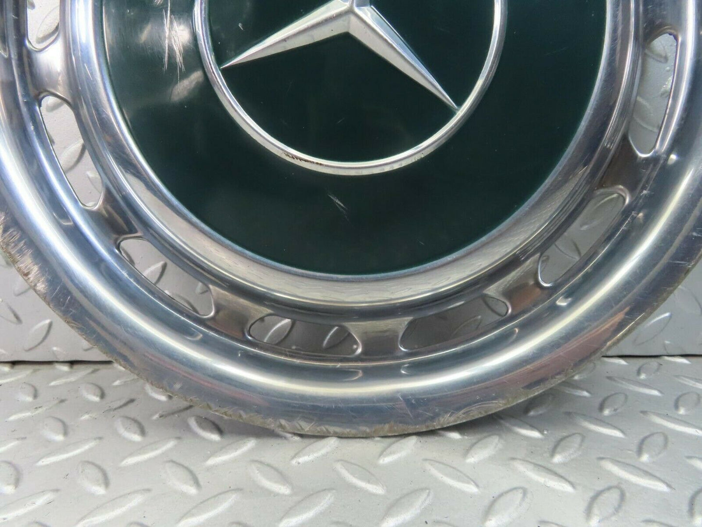 8418 Mercedes-Benz Vintage Wheel Trim Hub Cap 14