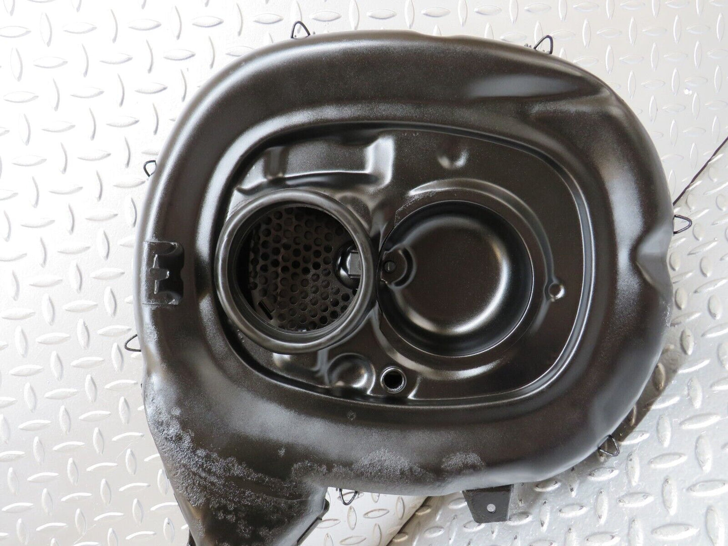 26647 Mercedes-Benz W123 230E Air Filter Box Housing 0120944202