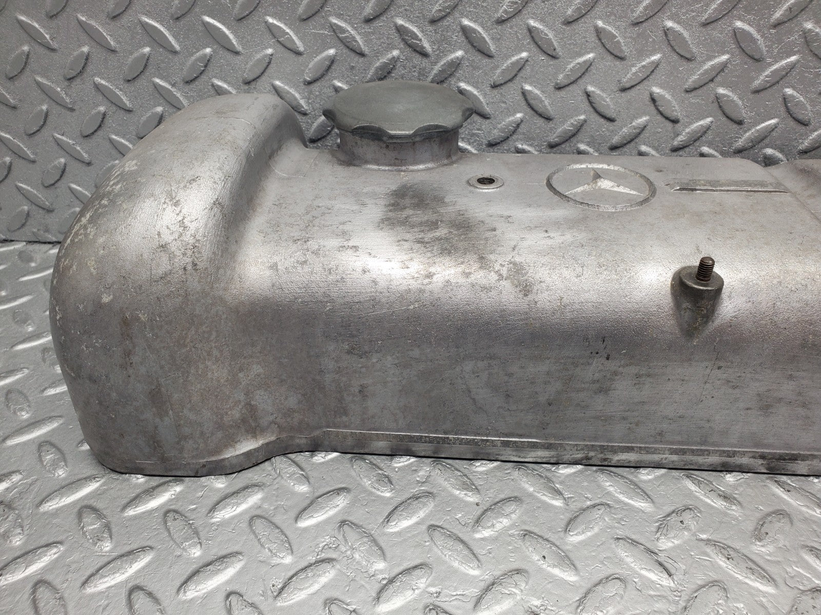 W112 cylinder head cover used OEM