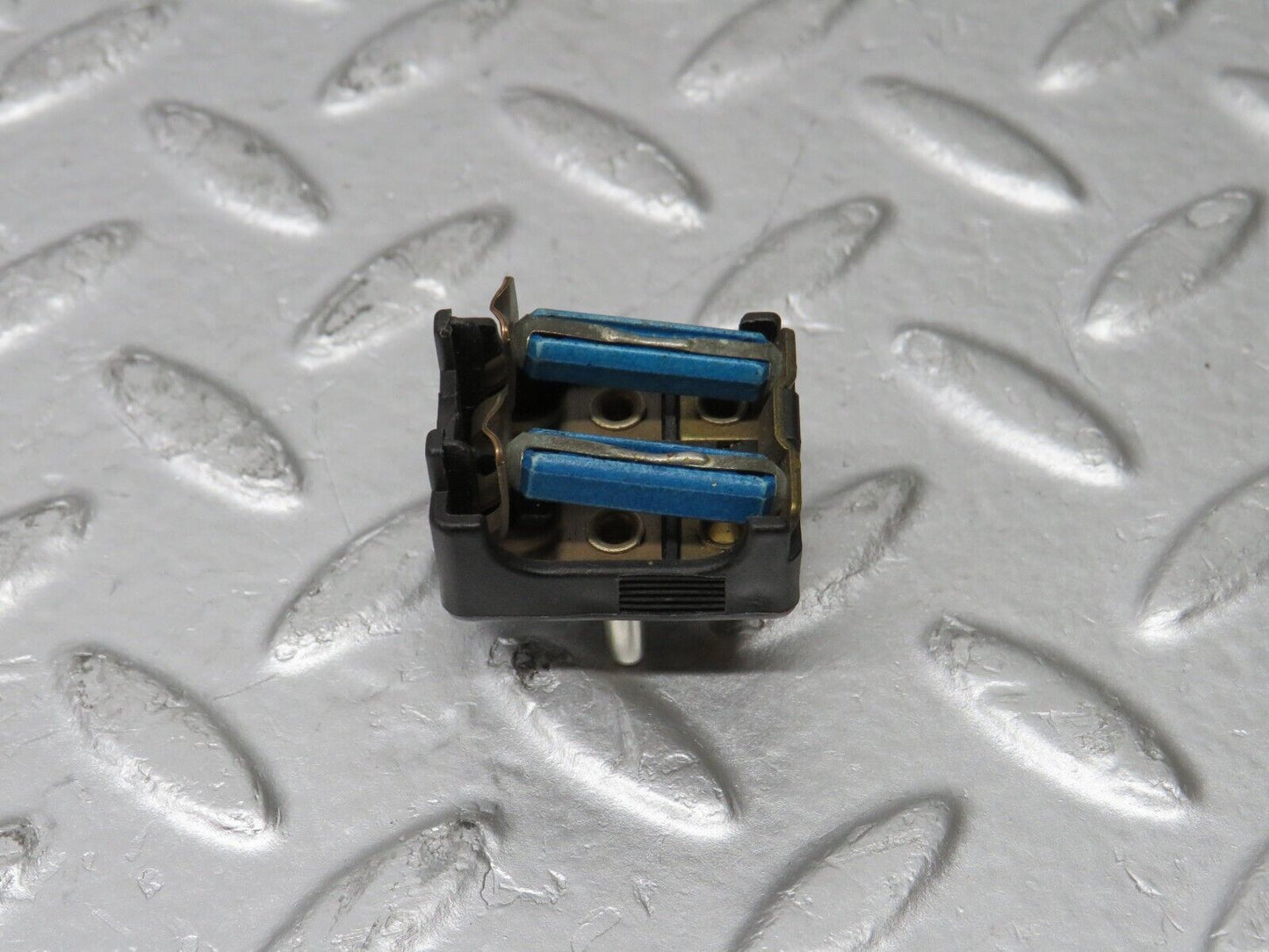 37953 Mercedes-Benz A124 320E Cabriolet Fuse Box Connector 2015400350