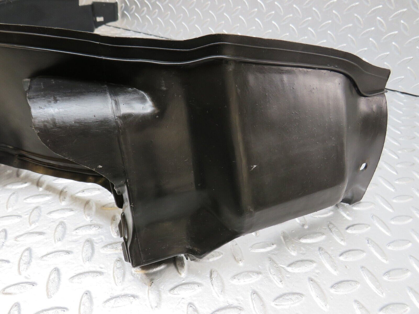 34257 Mercedes-Benz W201 190E Inner Mudguard Panelling Front Right 2018840235