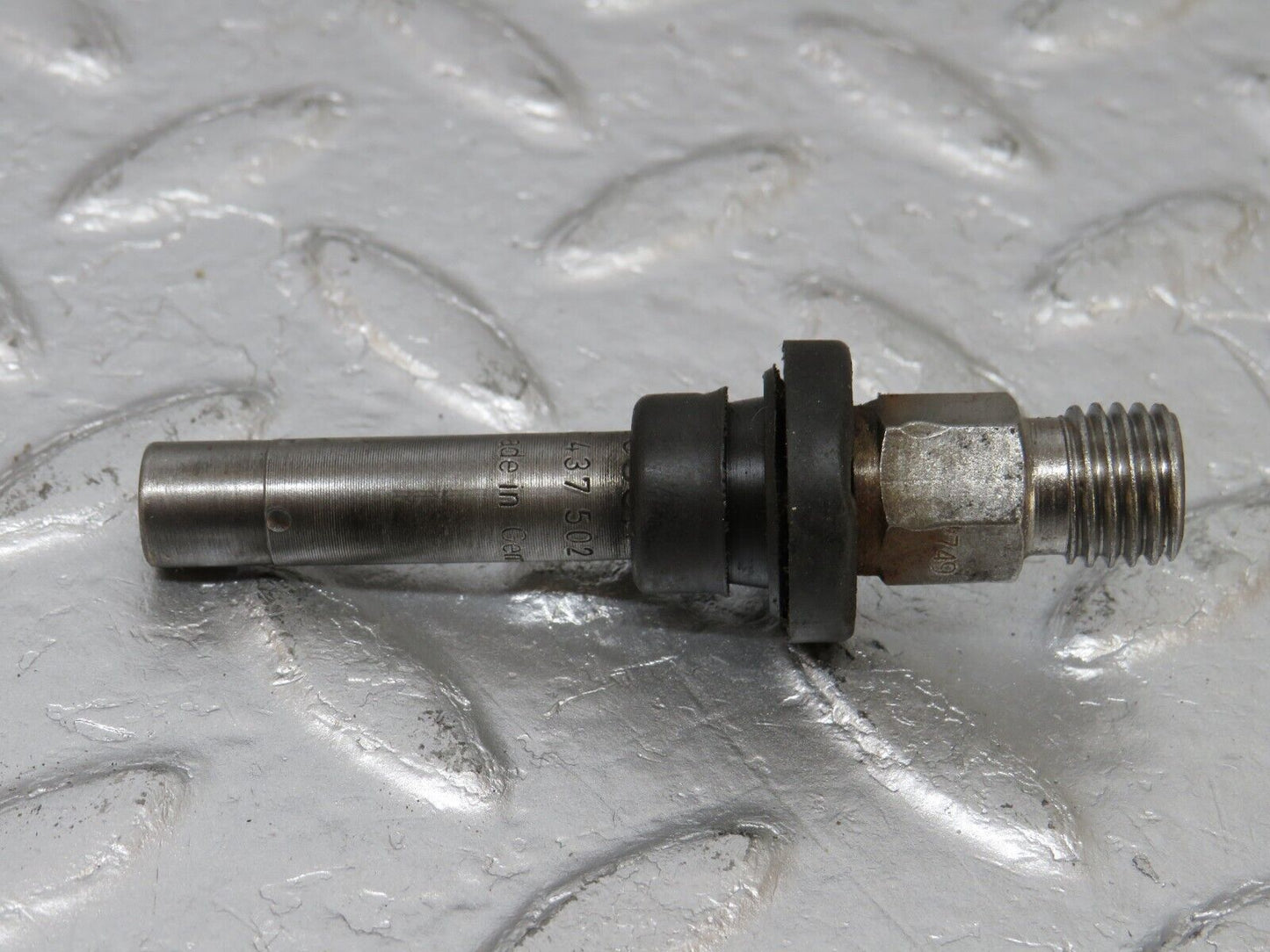 34128 Mercedes-Benz W124 260E Fuel Injector Bosch 0437502010