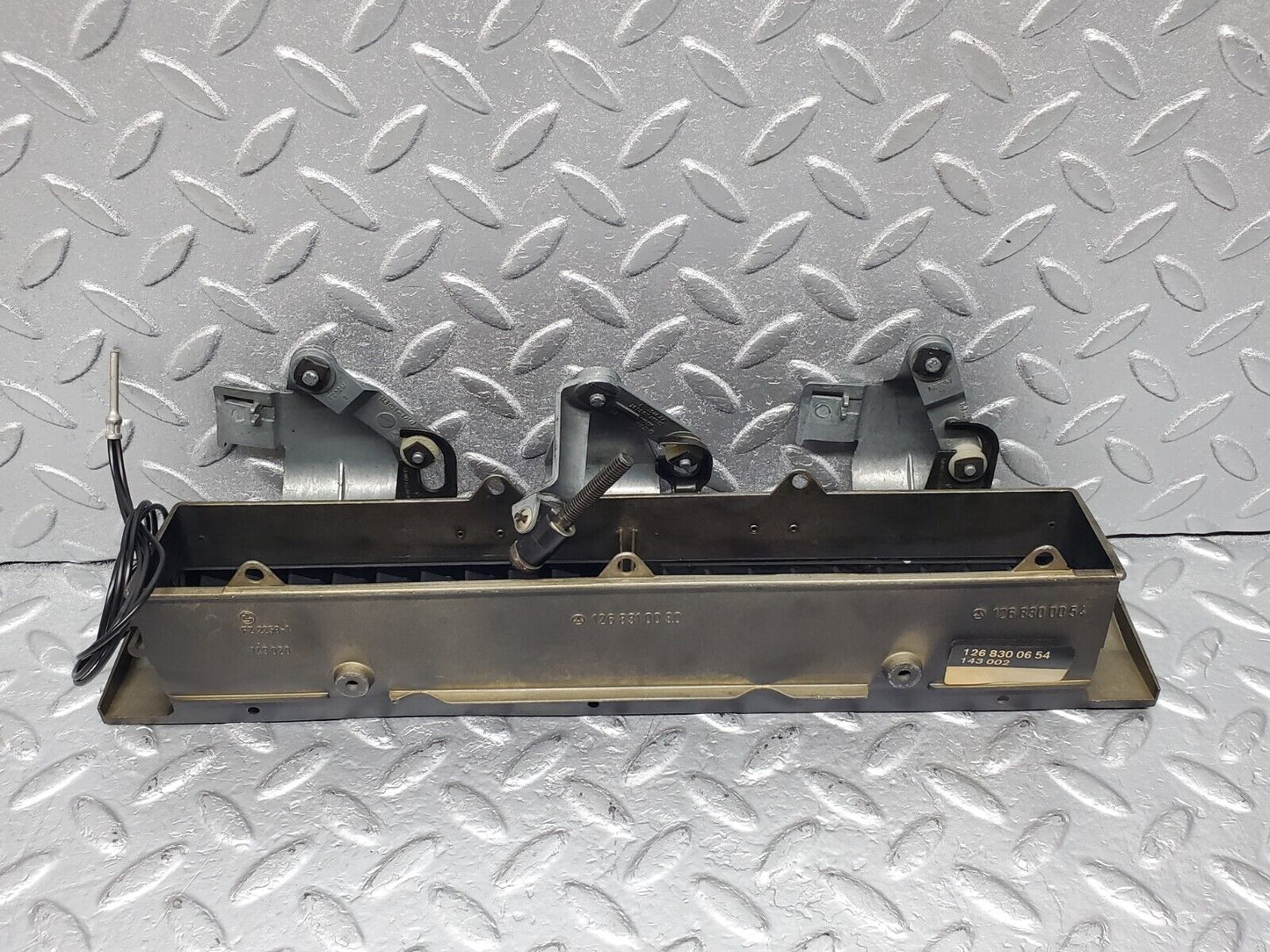 45925 Mercedes-Benz W126 420SE Dashboard Centre Air Vent 1268300654 1268310030 1268310130