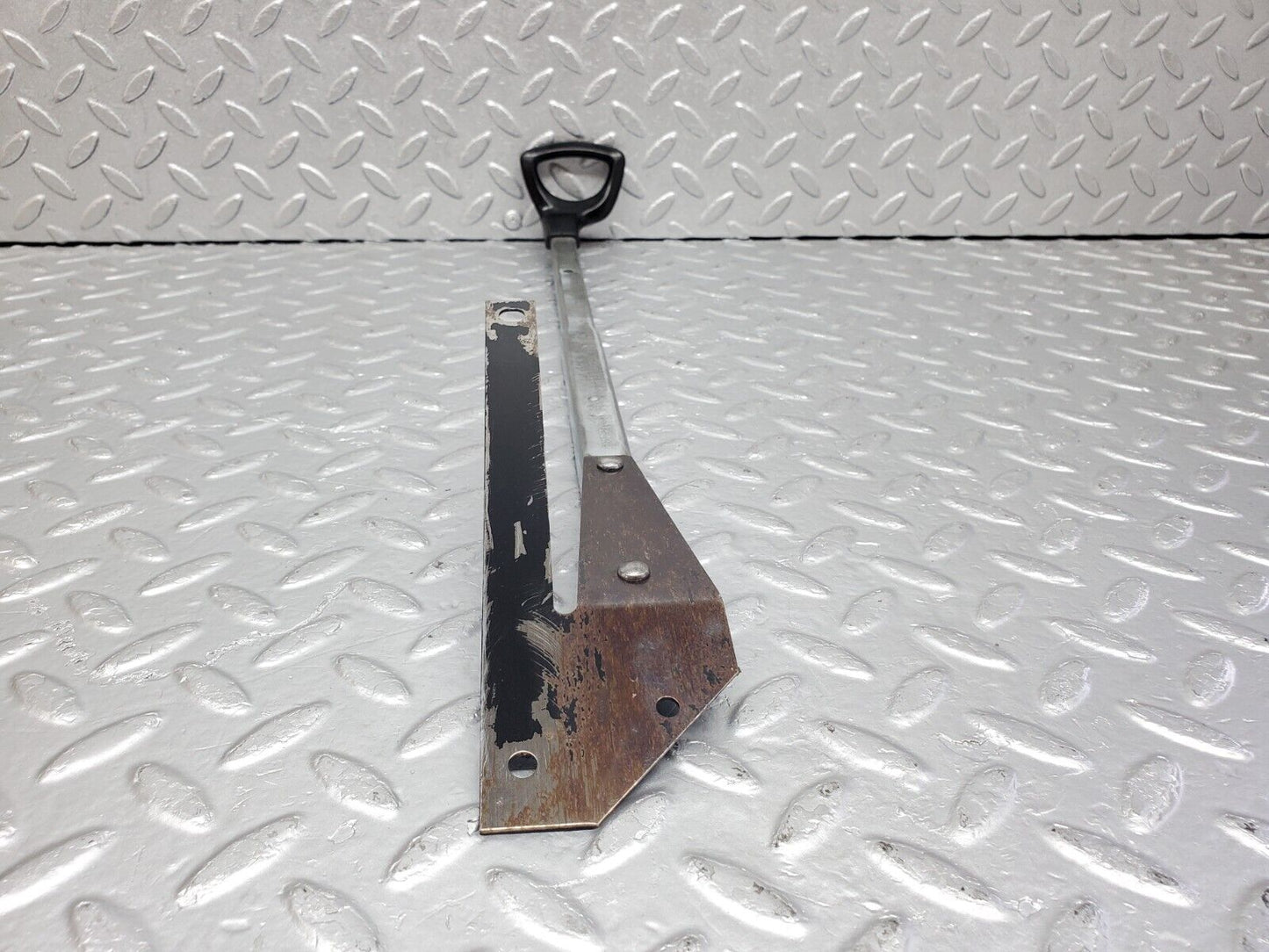 44414 Mercedes-Benz W123 280E Front Right Seat Sliding Adjust Handle
