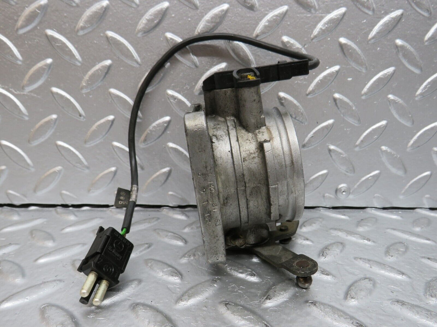 29392 Mercedes-Benz W124 230E Throttle Body Valve With Sensor 0011408153