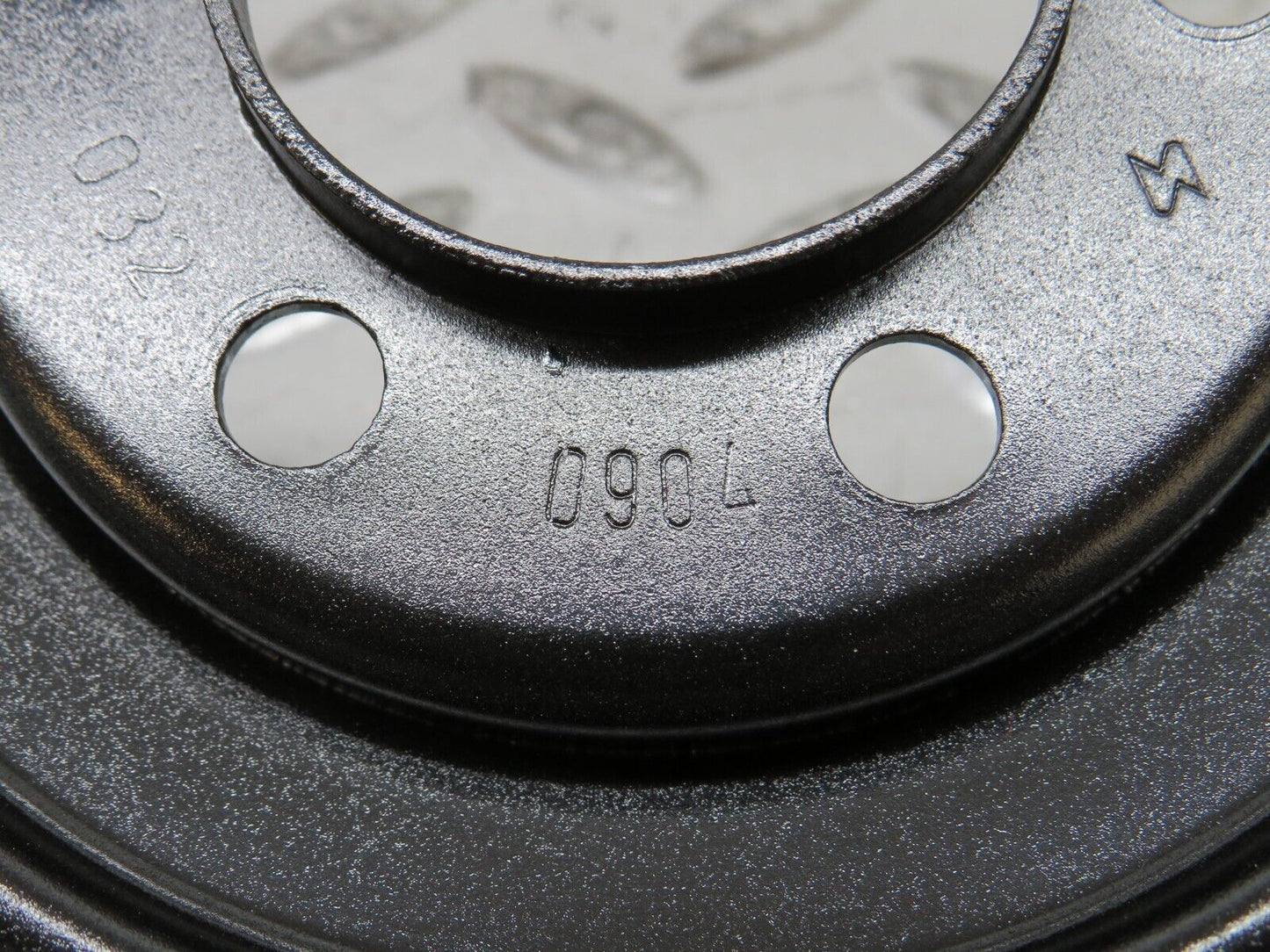 27392 Mercedes-Benz W123 280E Crankshaft Pulley 1100320904