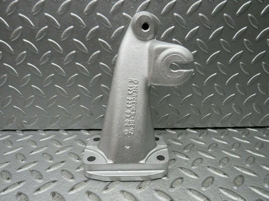 22157 Mercedes-Benz S123 280TE Wagon Engine Mount Bracket Right 1232230304