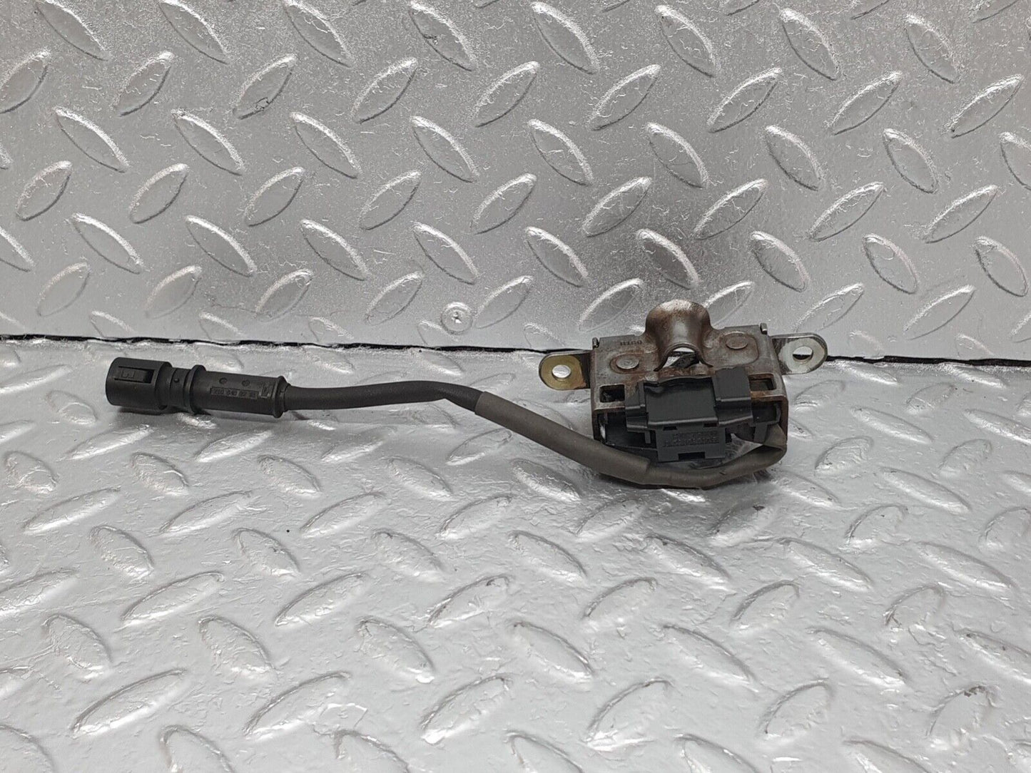 42018 Mercedes-Benz W202 C200 Bonnet Lock Latch 2028206210 2105402781