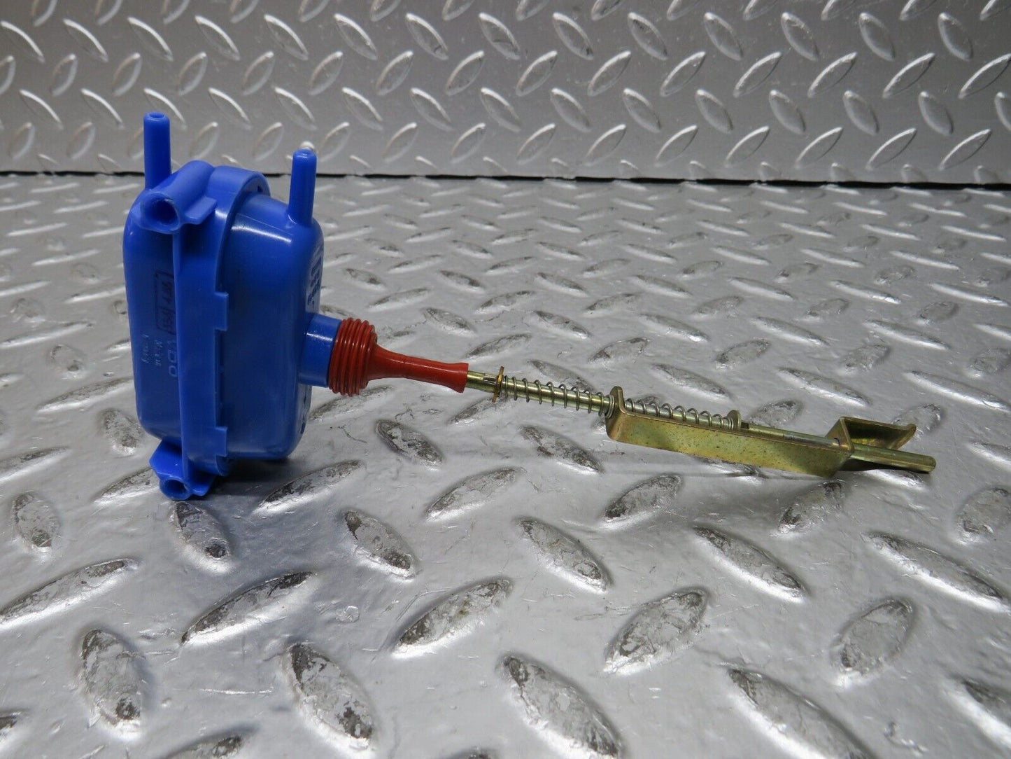 27181 Mercedes-Benz W123 280E Trunk Lock Vacuum Actuator