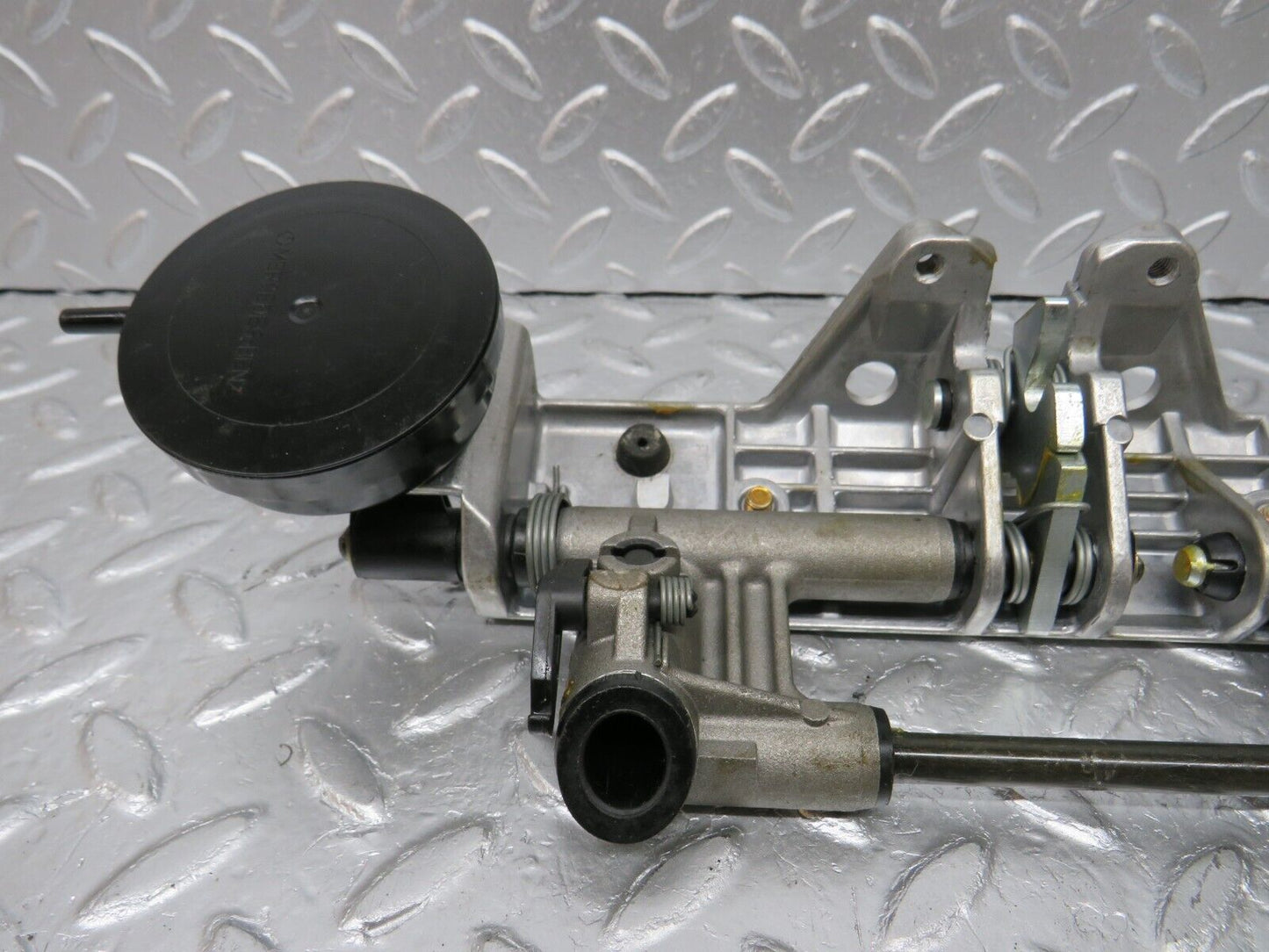 34025 Mercedes-Benz W124 260E Headrest Folding Mechanism