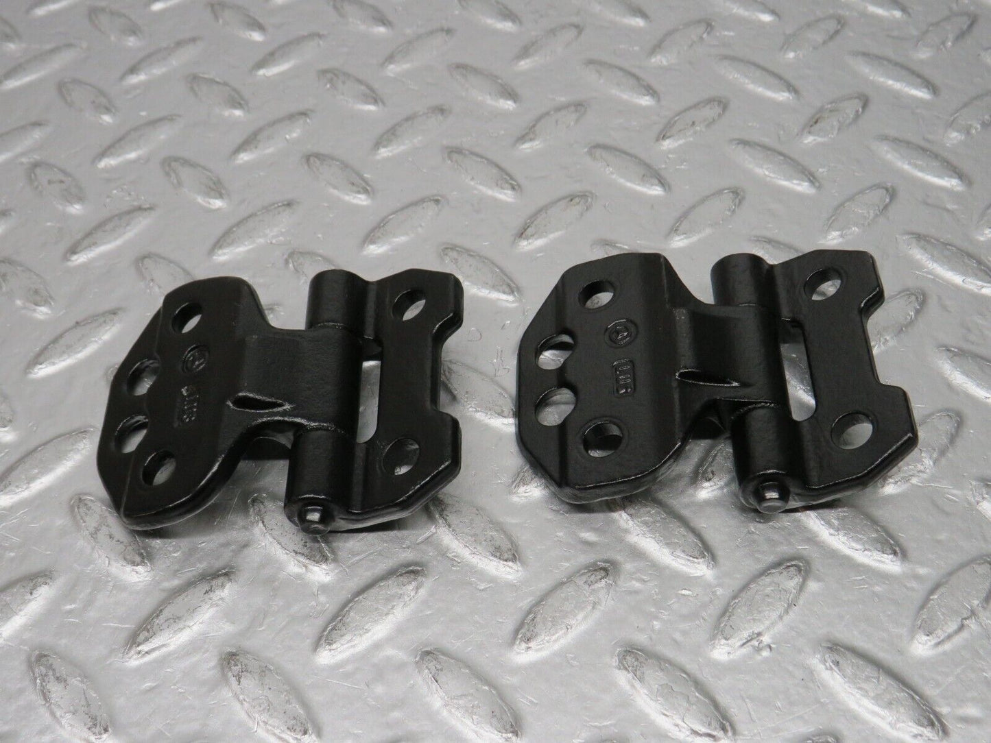 32558 Mercedes-Benz S124 300TE Wagon Door Hinge Left Side