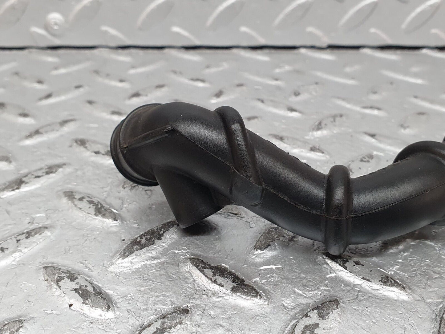 41249 Mercedes-Benz W126 300SE Air Intake Hose Pipe 1030940482