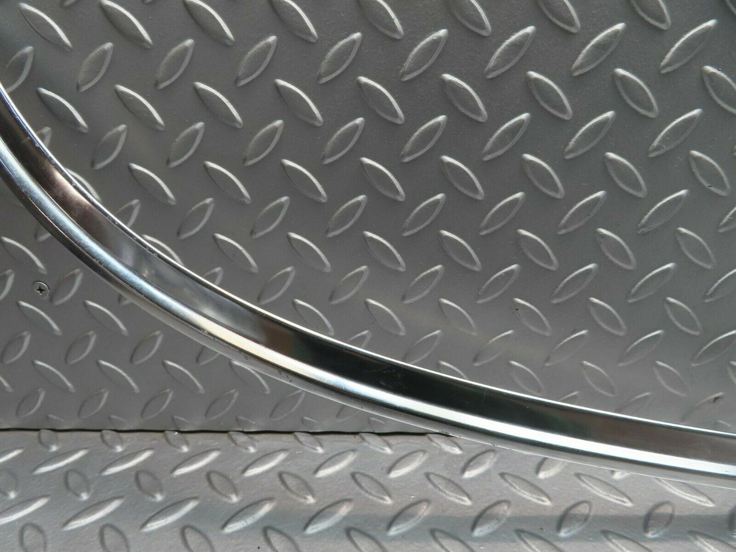 11457 Mercedes-Benz C123 230CE Coupe Rear Windscreen Chrome Frame