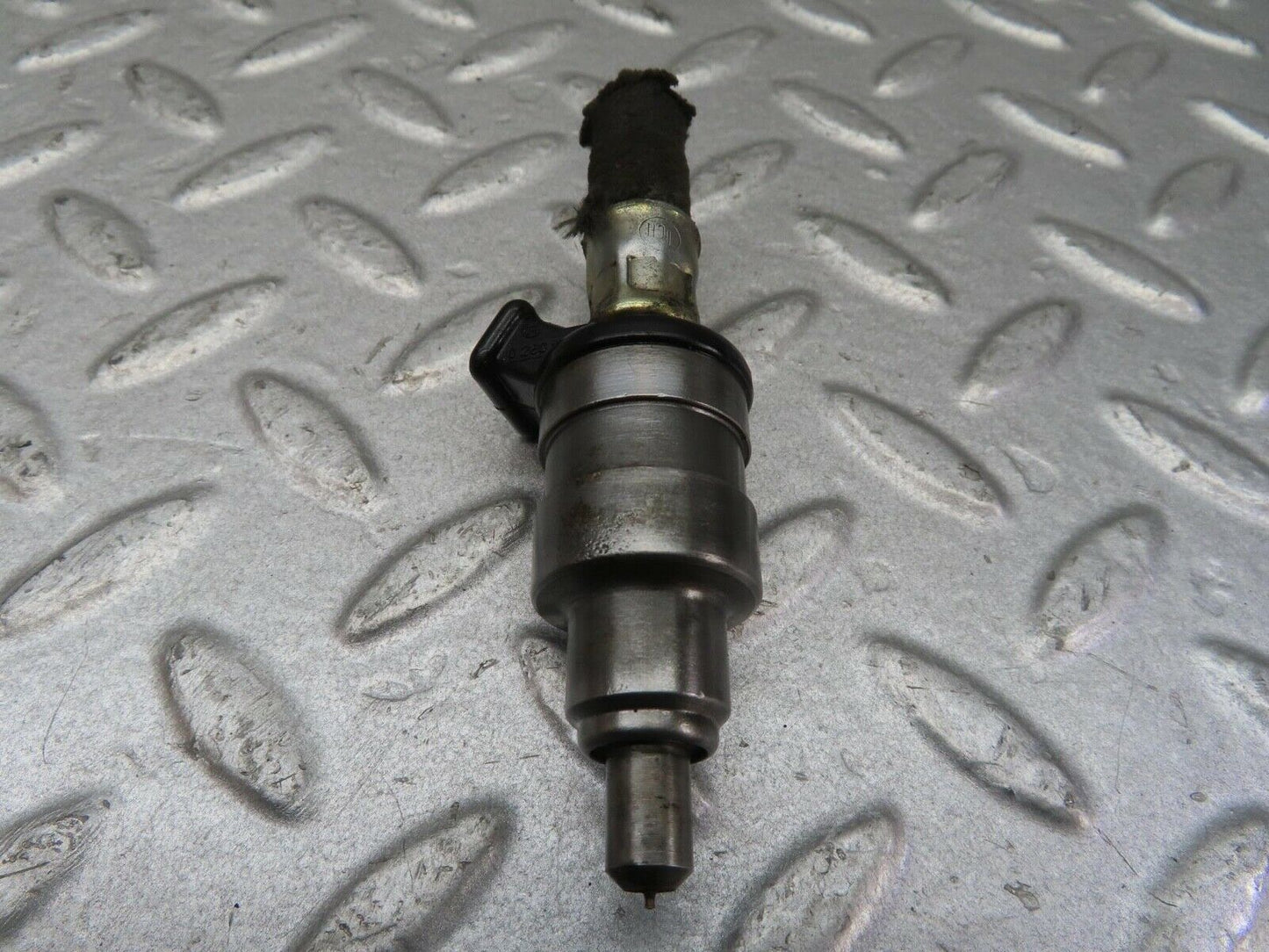 13341 Mercedes-Benz W116 350SE Fuel Injector Bosch 0280150001