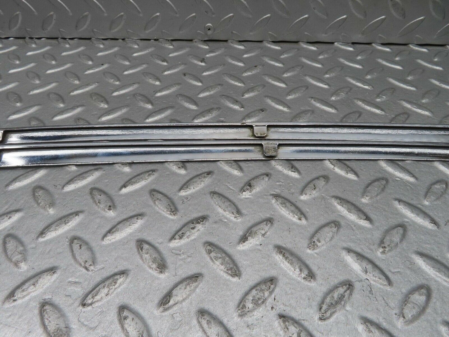 13283 Mercedes-Benz W111 220S Rear Windscreen Top Chrome Strip