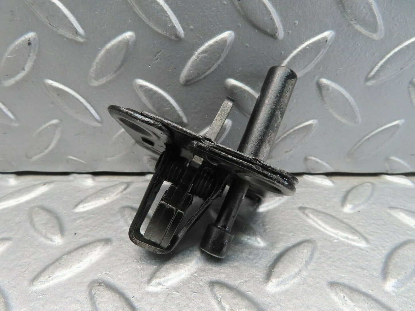 11556 Mercedes-Benz C123 230CE Coupe Bonnet Lock Catch