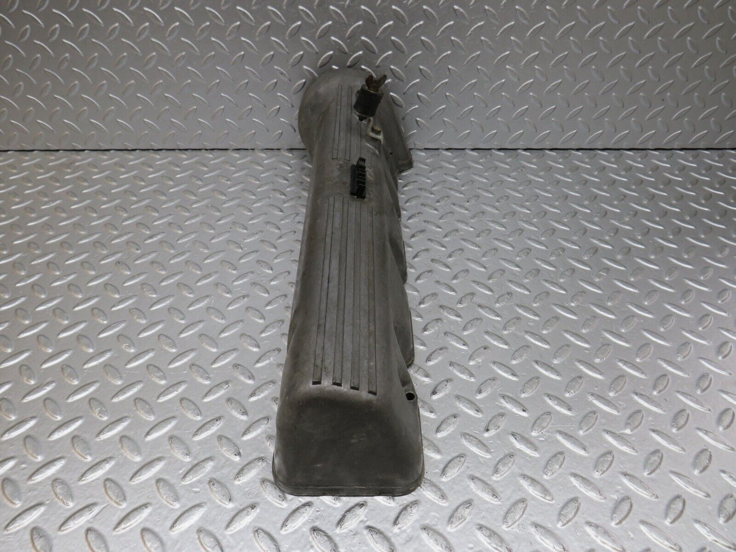 34537 Mercedes-Benz C126 380SEC Cylinder Head Valve Cover Left 1170160005