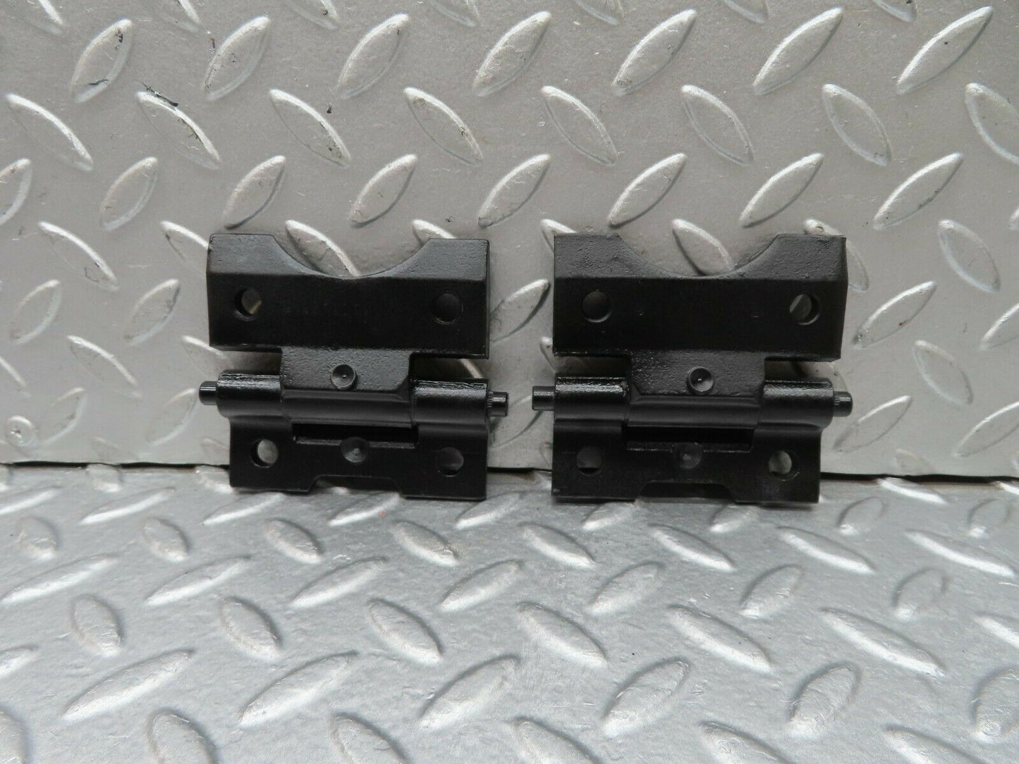 17983 Mercedes-Benz W123 200 Door Hinges Pair 1237200037