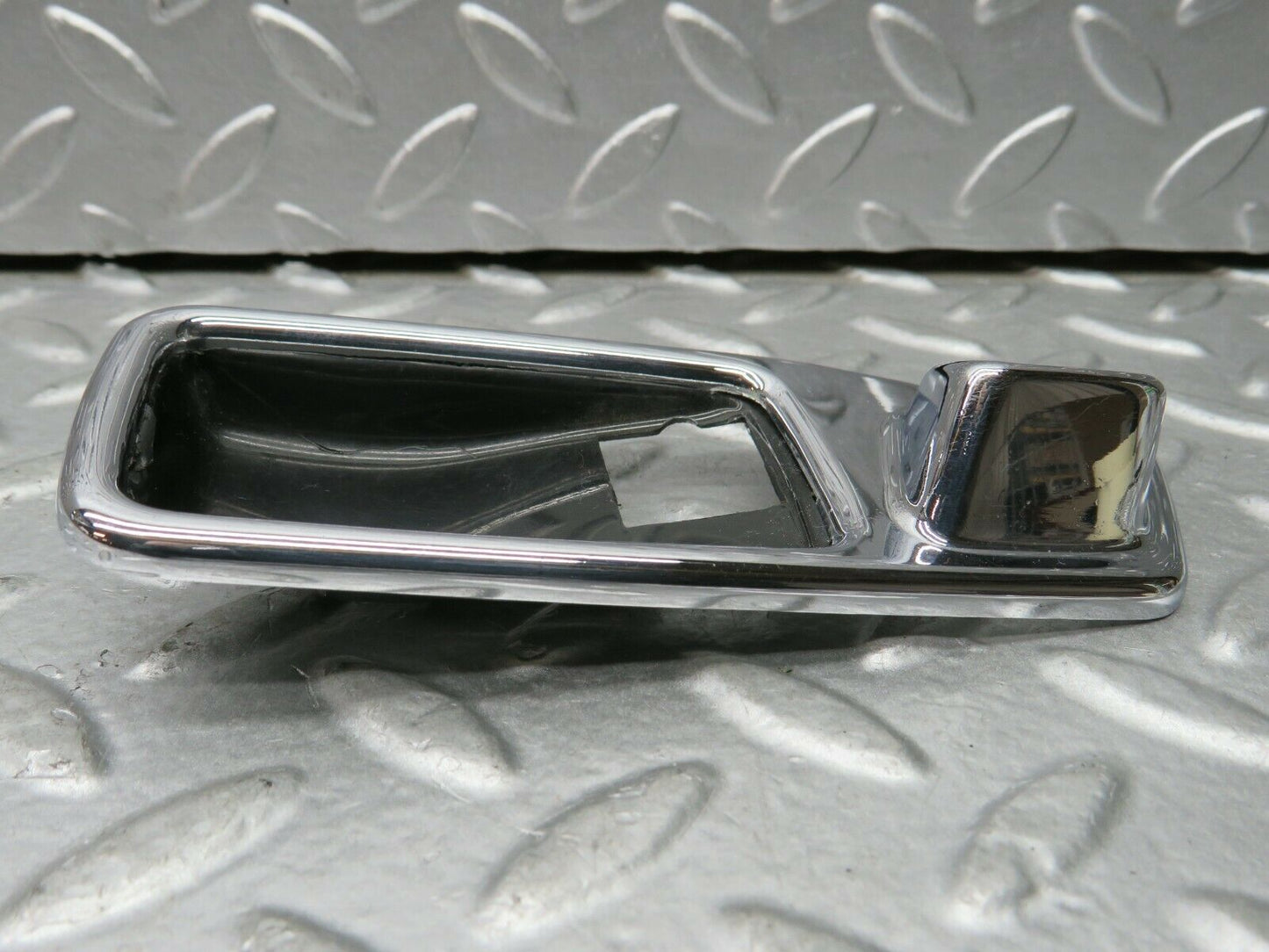 21975 Mercedes-Benz S123 280TE Wagon Chrome Frame For Door Opener Left 1167660111