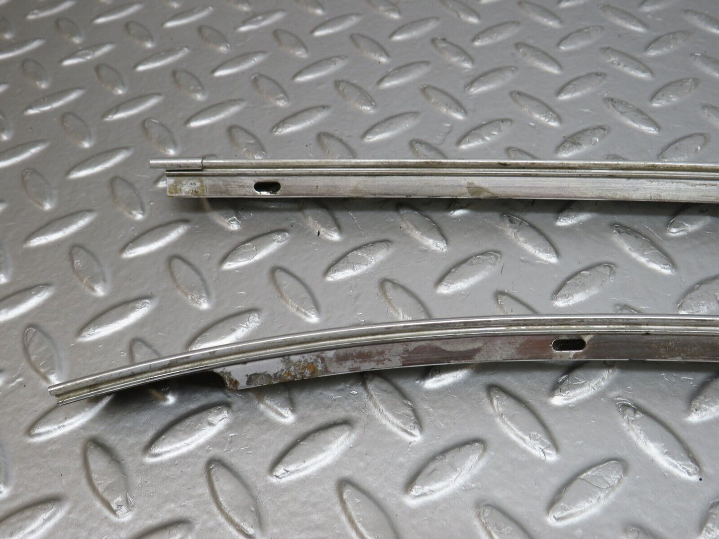 34470 Mercedes-Benz C126 380SEC Coupe Front Windscreen Upper Frame Trim