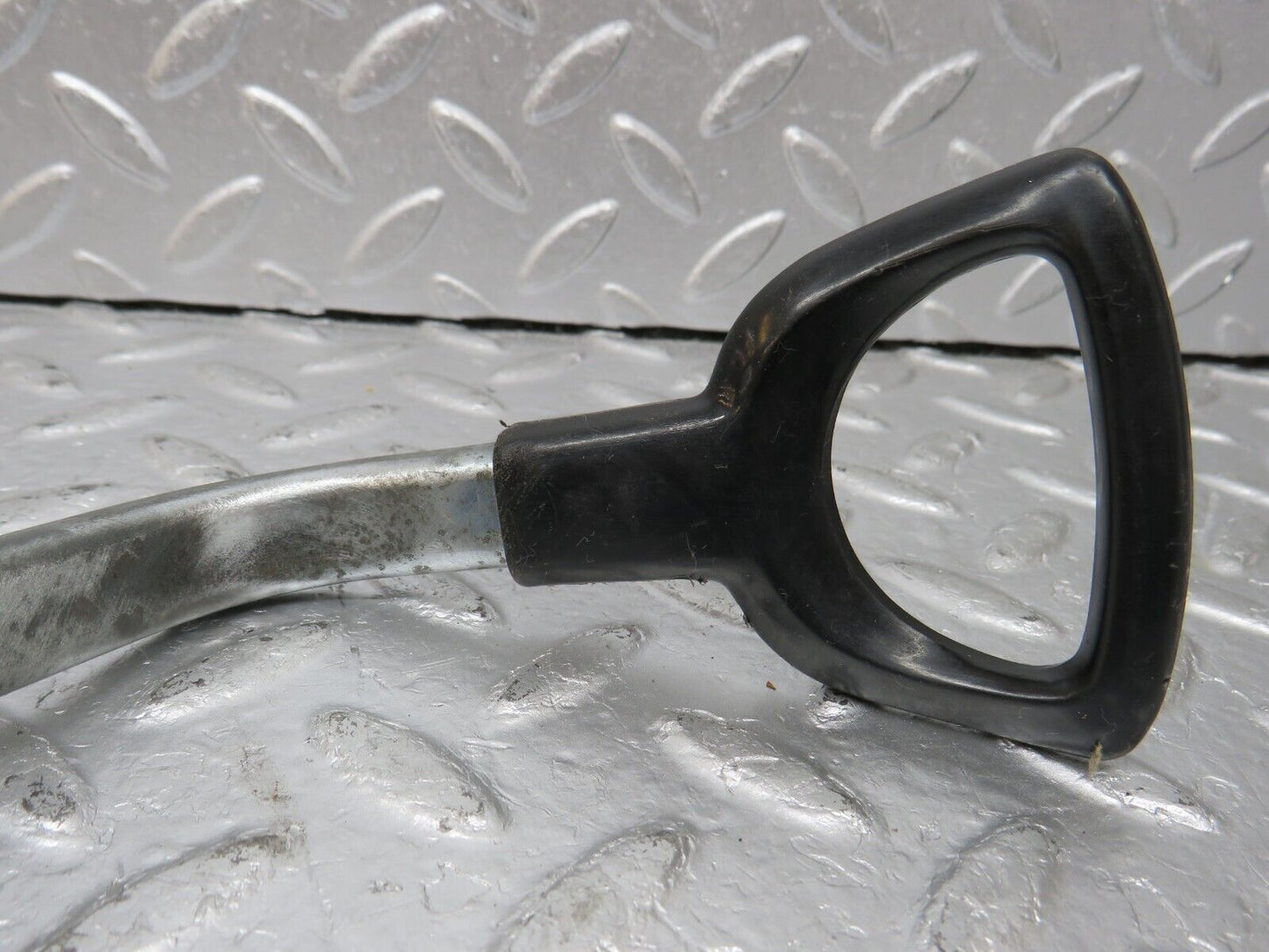 33886 Mercedes-Benz C123 230CE Coupe Front Right Seat Side Height Adjust Handle
