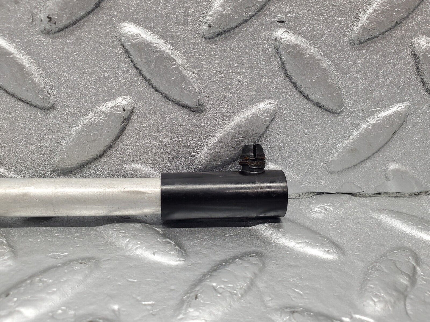 46279 Mercedes-Benz W126 420SE Camshaft Oil Tube