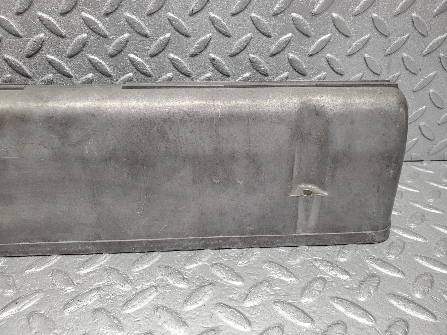 W126 Coupe cylinder head valve cover left used OEM