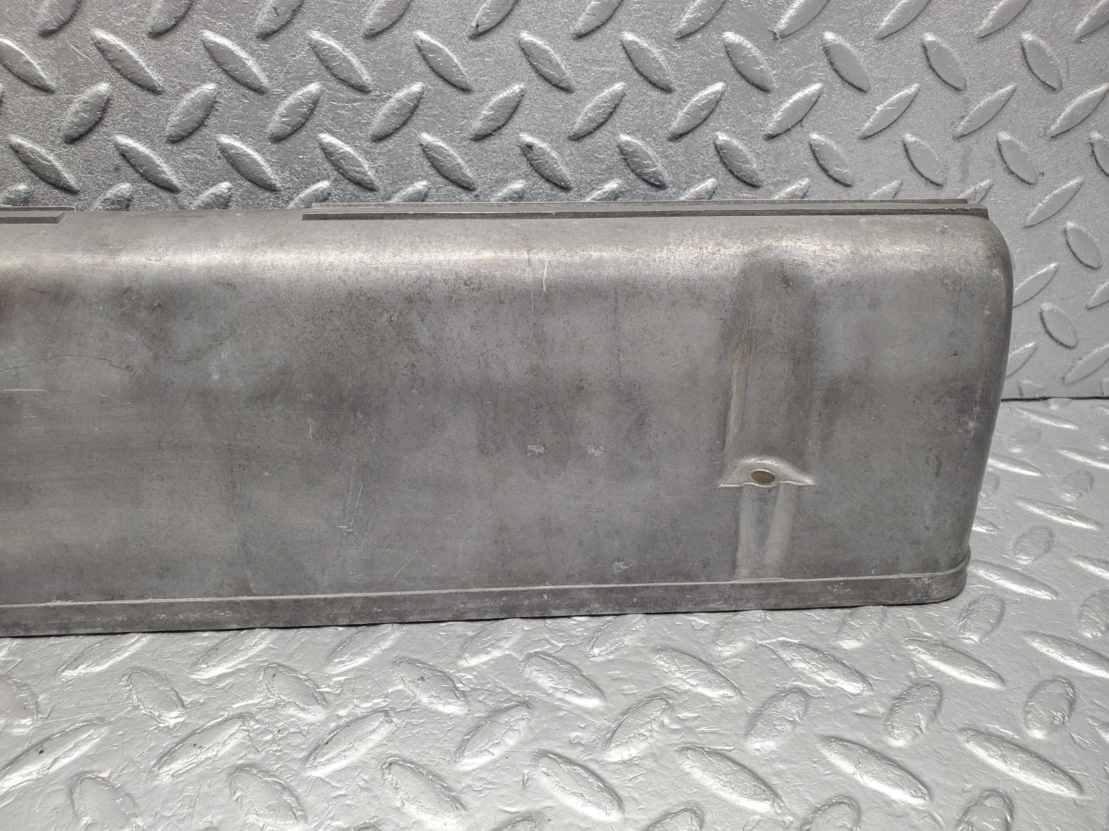 W126 Coupe cylinder head valve cover left used OEM