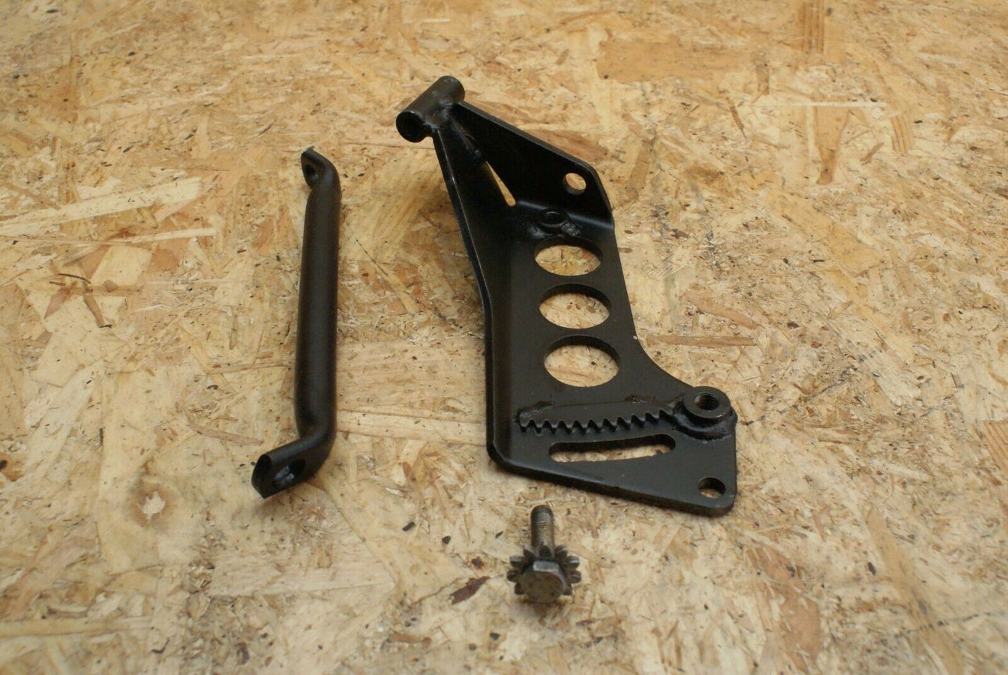 2439 Mercedes-Benz W123 280E Power Steering Pump Holder Bracket