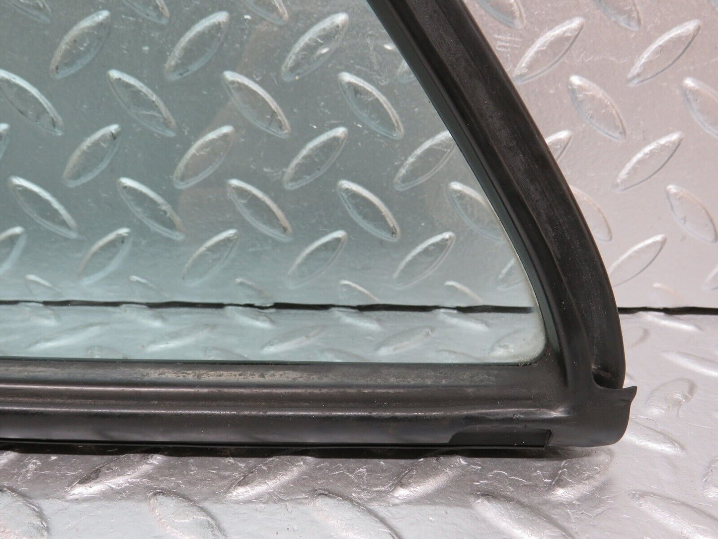 0627 Mercedes-Benz W123 230E Left Rear Door Quarter Glass 1237350124