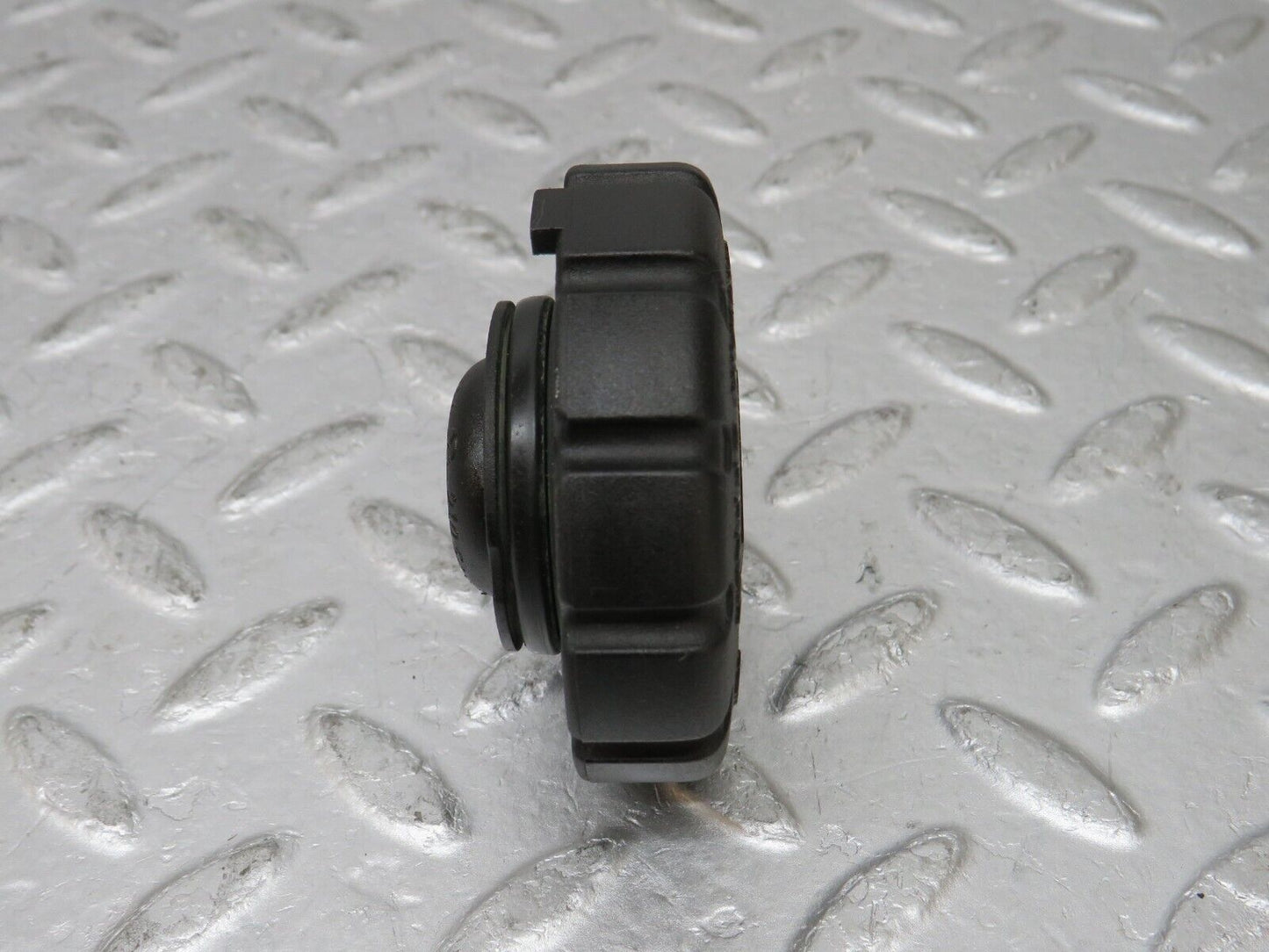 35309 Mercedes-Benz W210 Coolant Tank Reservoir Cap 2105010315