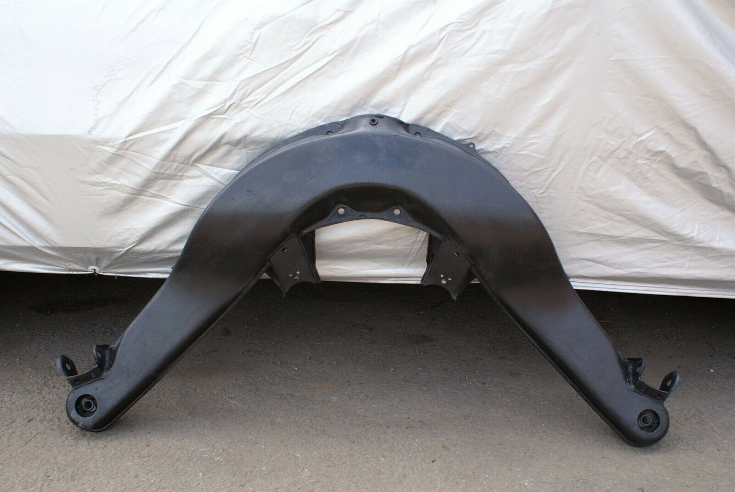 3174 Mercedes-Benz W115 220D Rear Subframe Axle Carrier Suspension