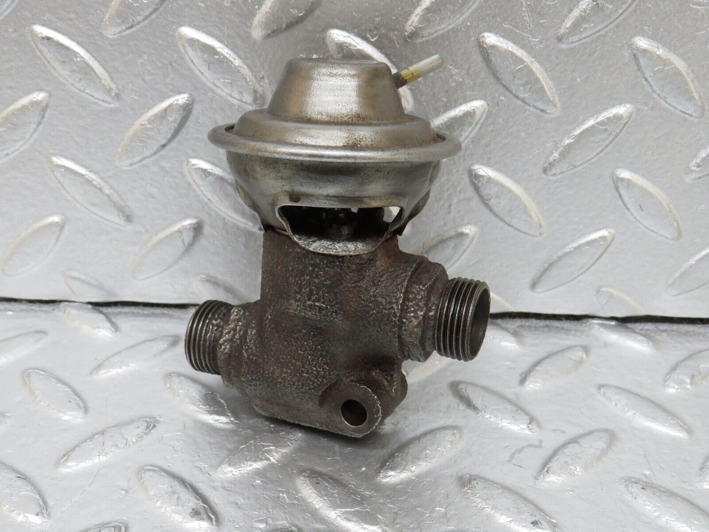 34617 Mercedes-Benz C126 380SEC Exhaust Gas Recirculation Valve EGR 0001408160