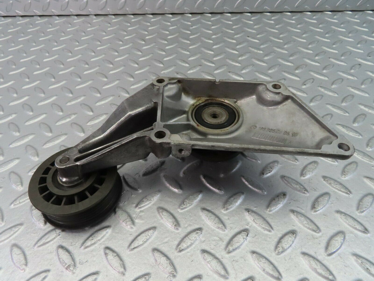 9421 Mercedes-Benz C124 300CE Viscose Fan Clutch Bearing Bracket 1032050805
