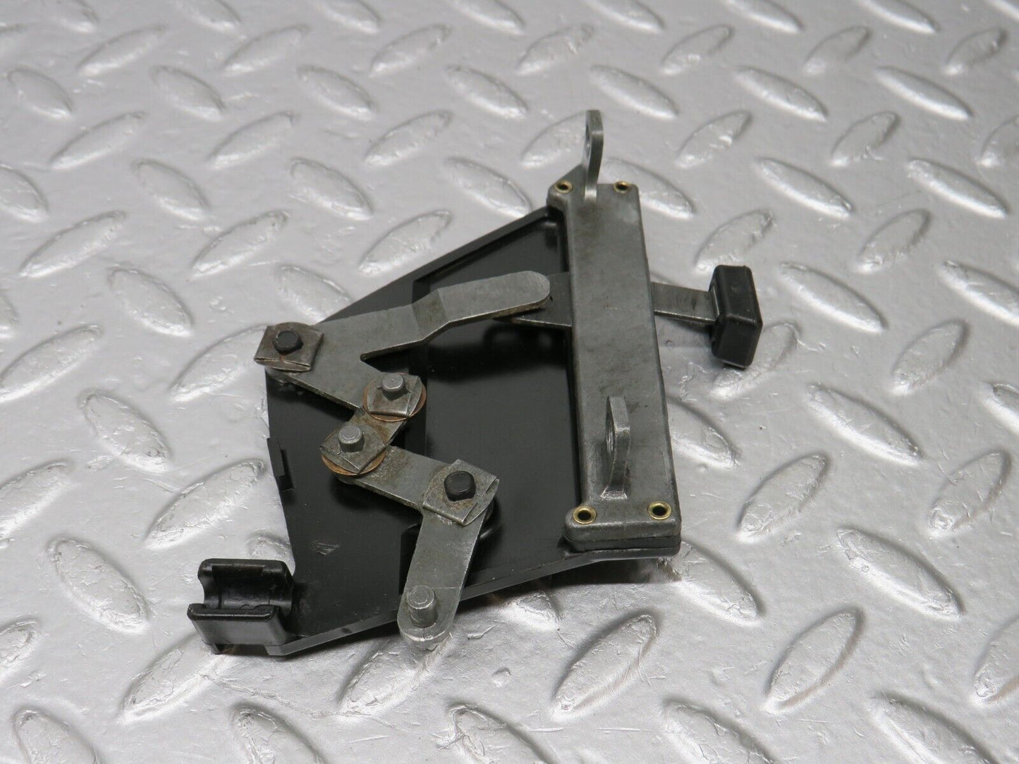 39833 Mercedes-Benz R107 350SL Air Vent Control Lever Left 1078300385