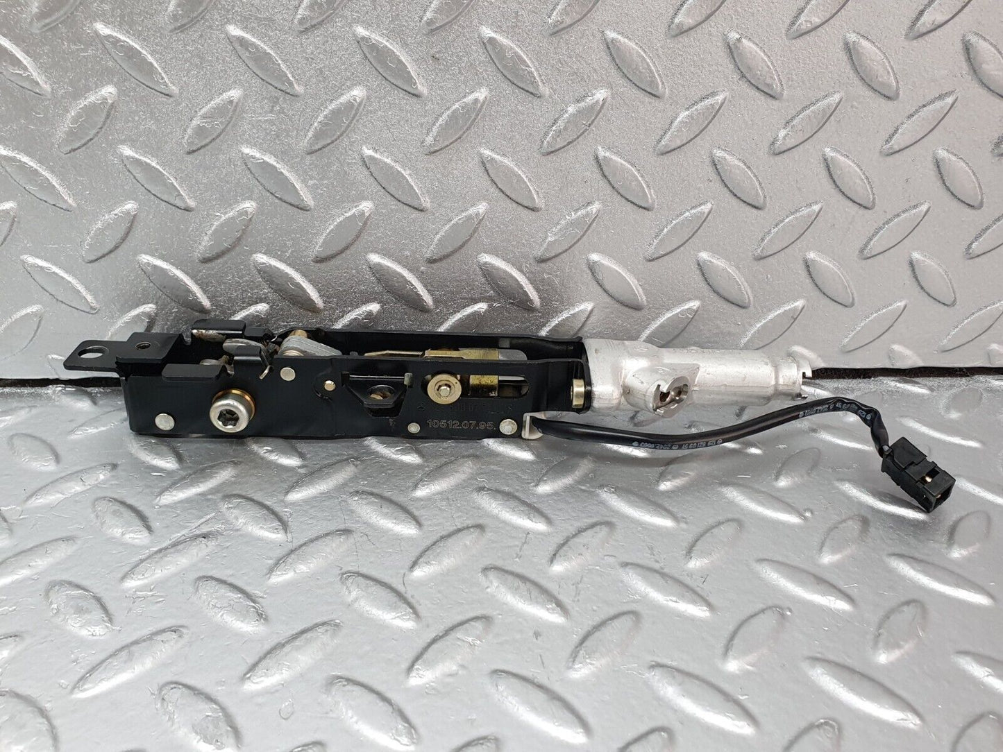 42156 Mercedes-Benz R129 320SL Coupe Soft Top Lock Latch Left 1298000774 1298001672
