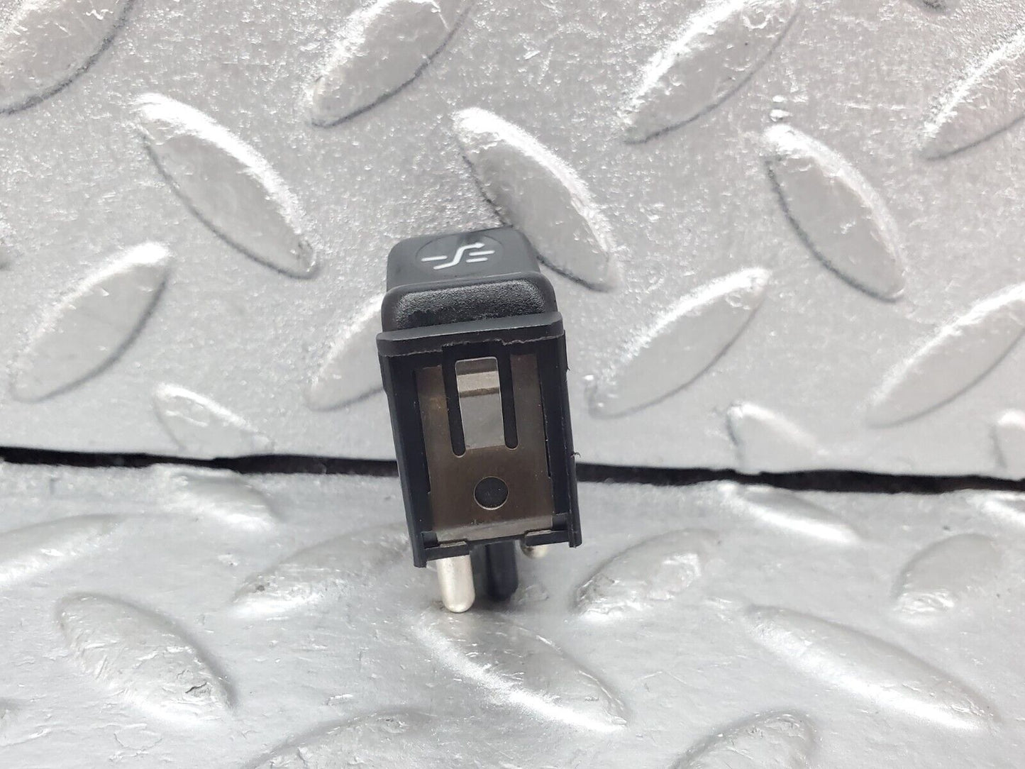 44363 Mercedes-Benz W123 280E Sunroof Switch 0008206310