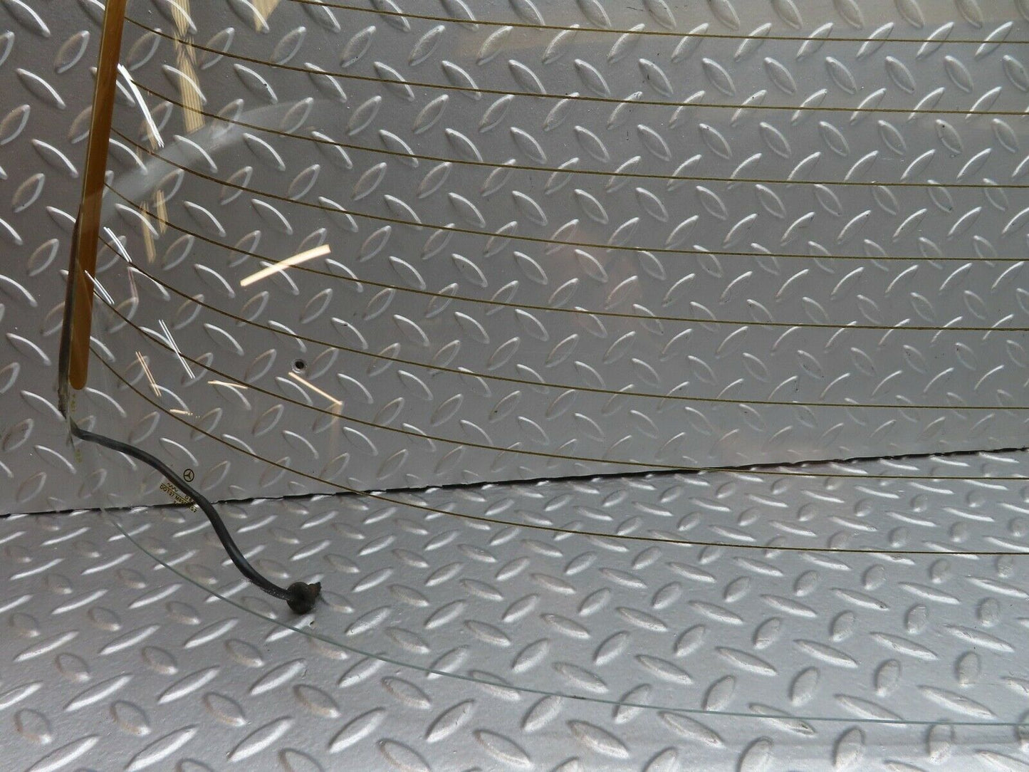 19203 Mercedes-Benz W123 300D Rear Heated Windscreen Glass