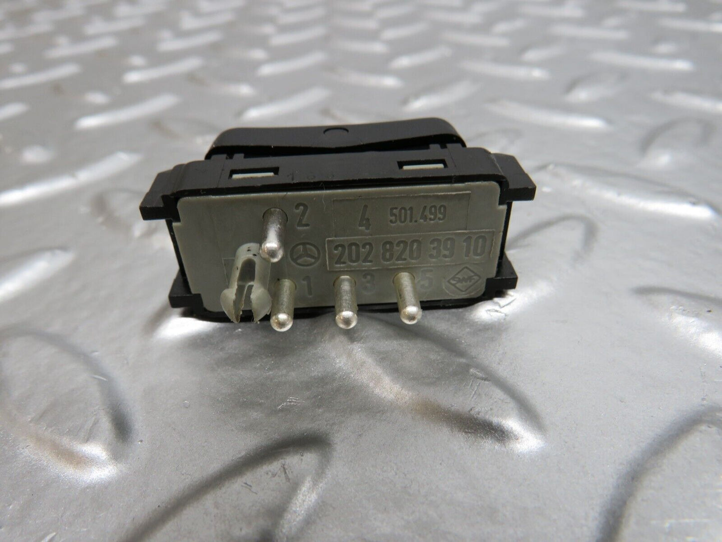 24672 Mercedes-Benz W140 S320 Central Locking Switch 2028203910