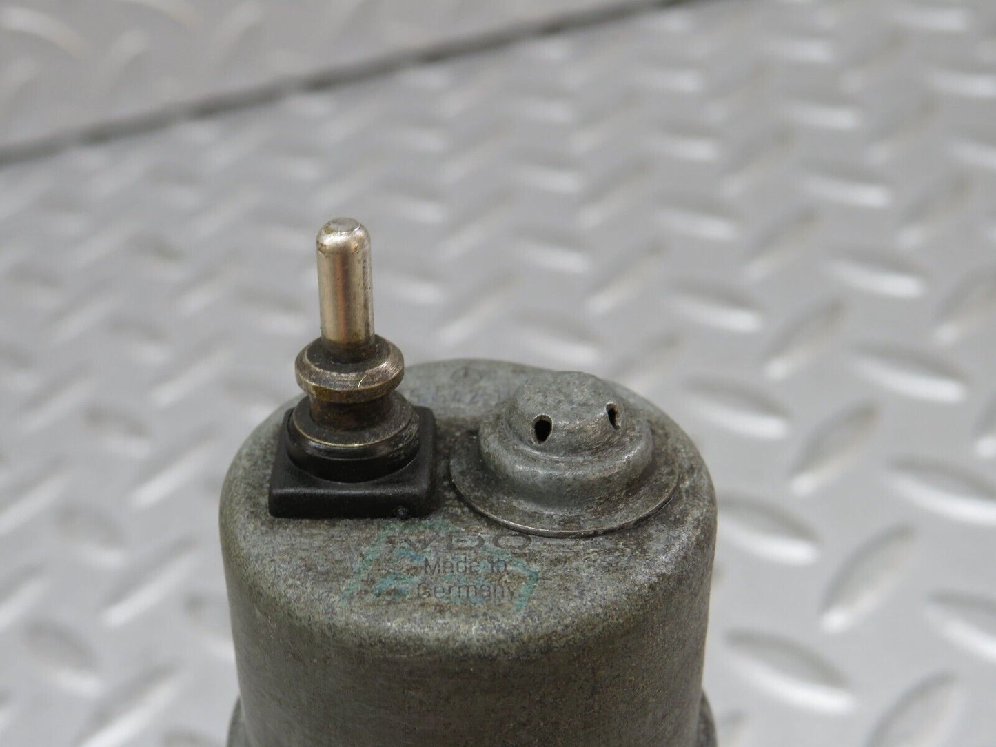 35536 Mercedes-Benz R107 280SL Oil Pressure Sensor VDO 0055421817