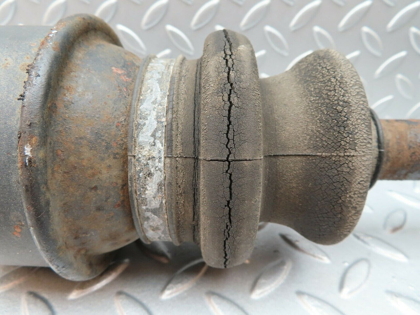 3971 Mercedes-Benz S123 200T Wagon Axle Shaft Drive Shaft